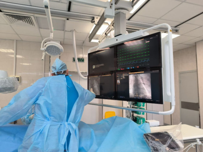 Пермские врачи впервые имплантировали пациенту кардиомонитор